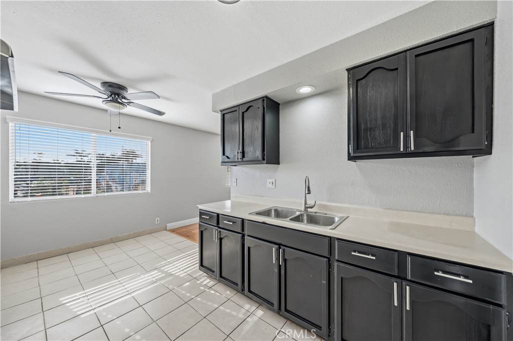1308 E Oaks Street - Photo 1