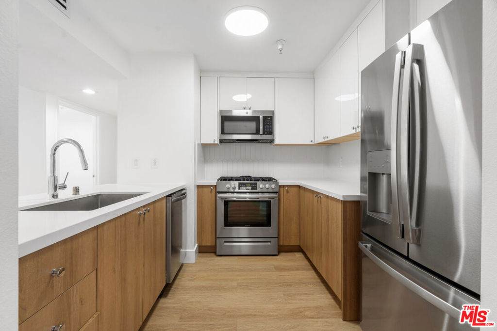 16100 Sunset Boulevard - Photo 1