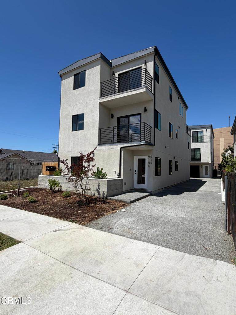 915 Ridgewood Place - Photo 1