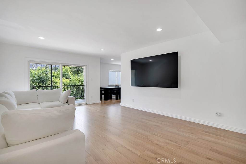 1015 Michillinda - Photo 1