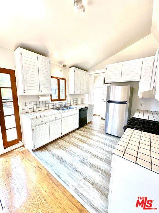9012 Phyllis Avenue - Photo 1