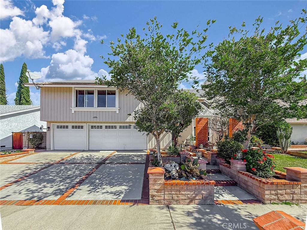 2235 Burnside - Photo 1