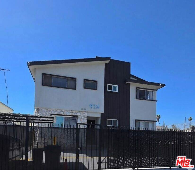 933 Norton Avenue - Photo 1