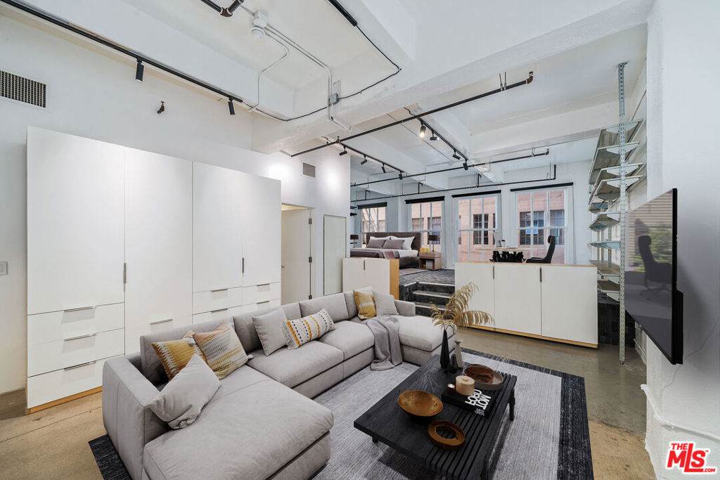 738 Los Angeles Street - Photo 1