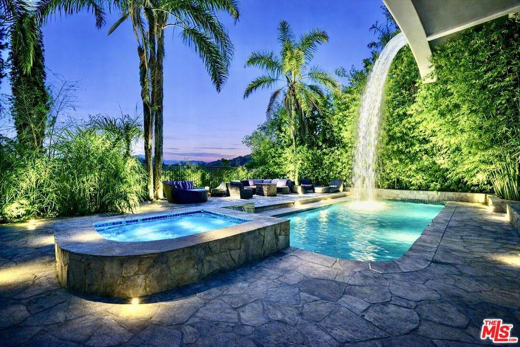 7218 Mulholland Drive - Photo 1