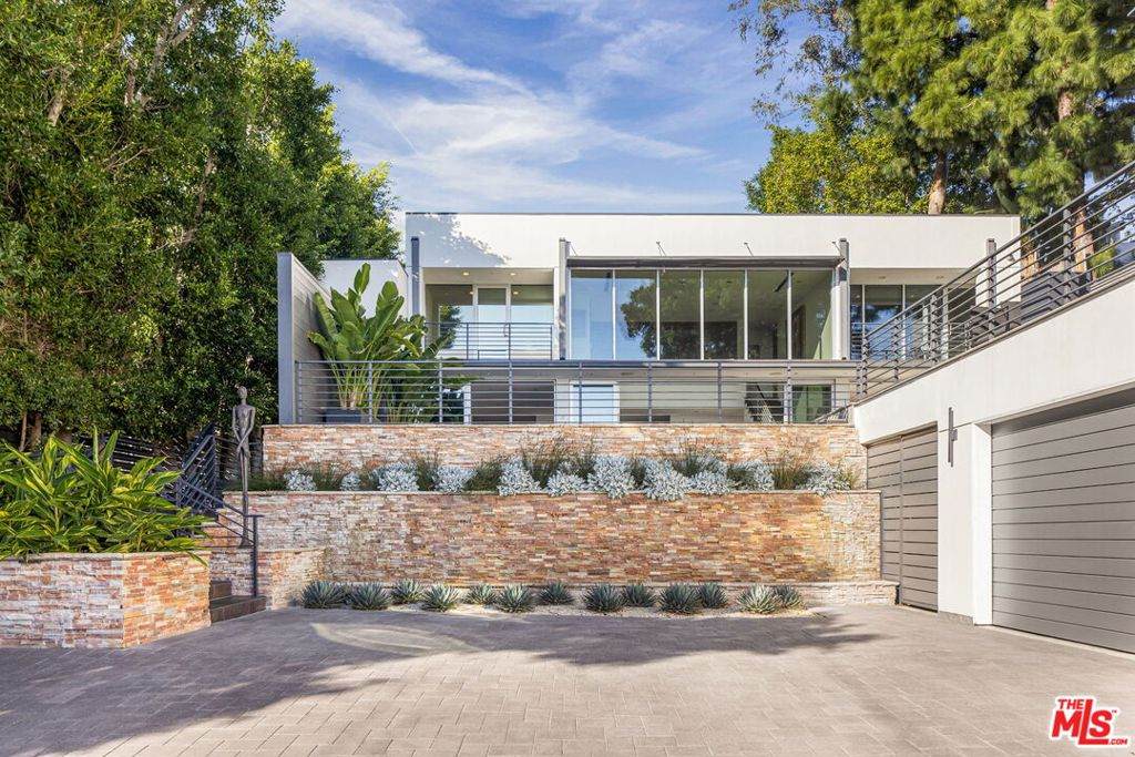 1545 Sunset Plaza Drive - Photo 1