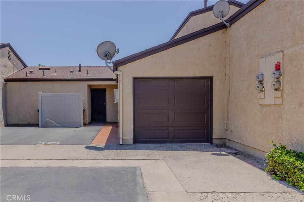 579 Parkview - Photo 1