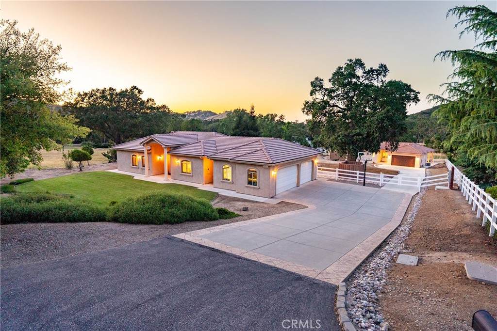 6205 San Gabriel Rd - Photo 1