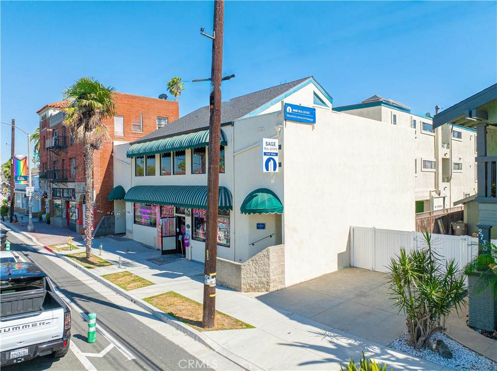 2734 Broadway - Photo 1