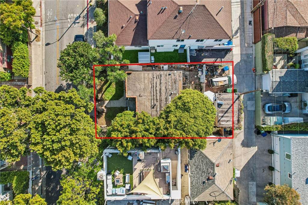 633 Navy Street - Photo 1