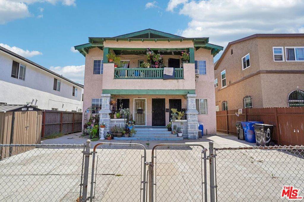 746 32nd Street - Photo 1