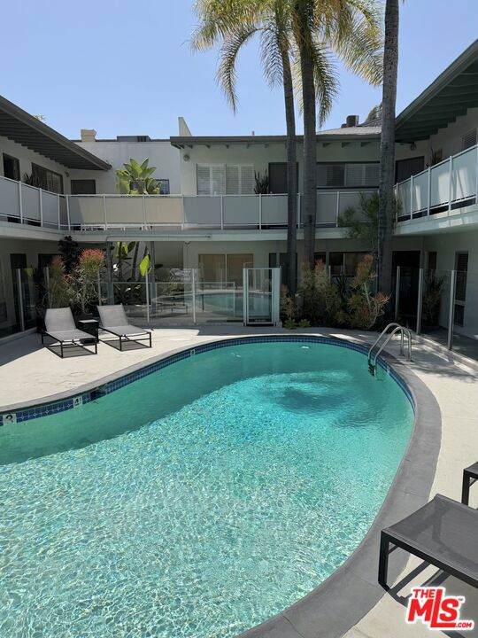 1145 Larrabee Street - Photo 1