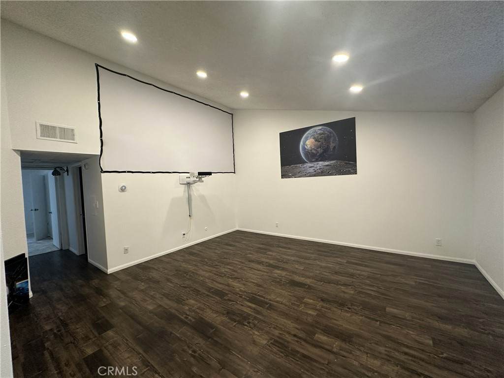 5500 Lindley - Photo 1