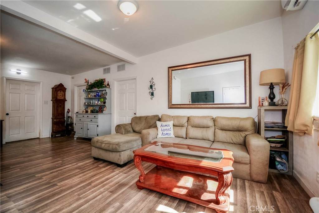 185 Scovell - Photo 1