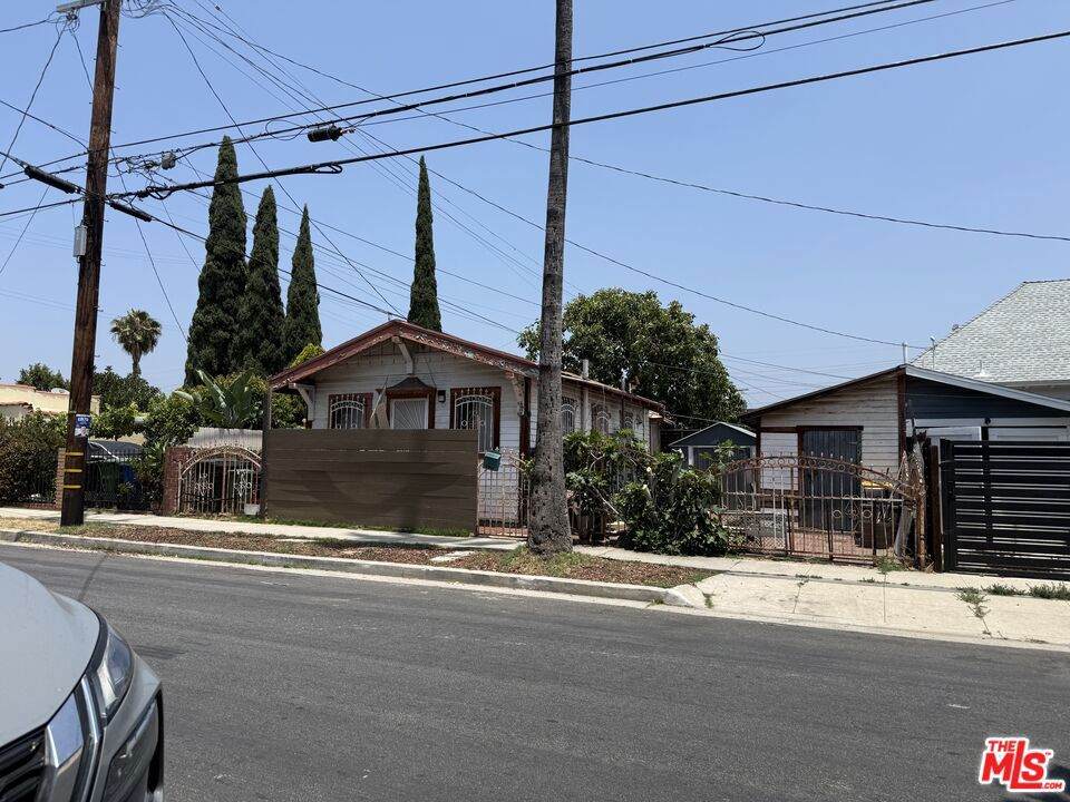 1537 Blake Avenue - Photo 1
