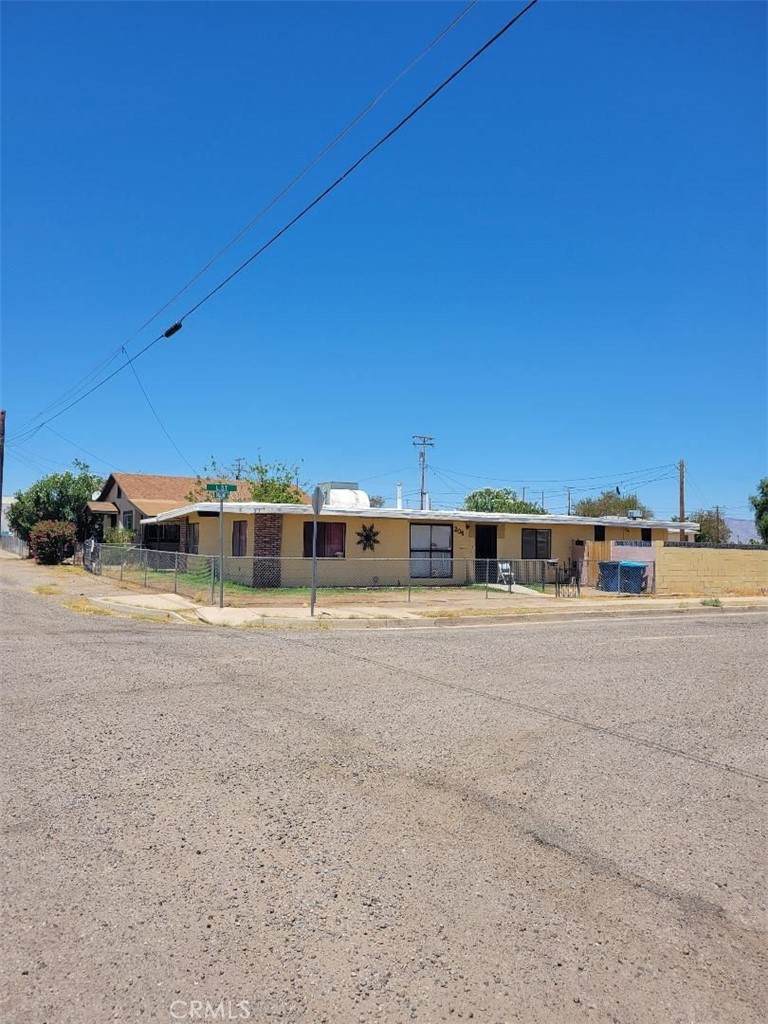 206 Chestnut - Photo 1