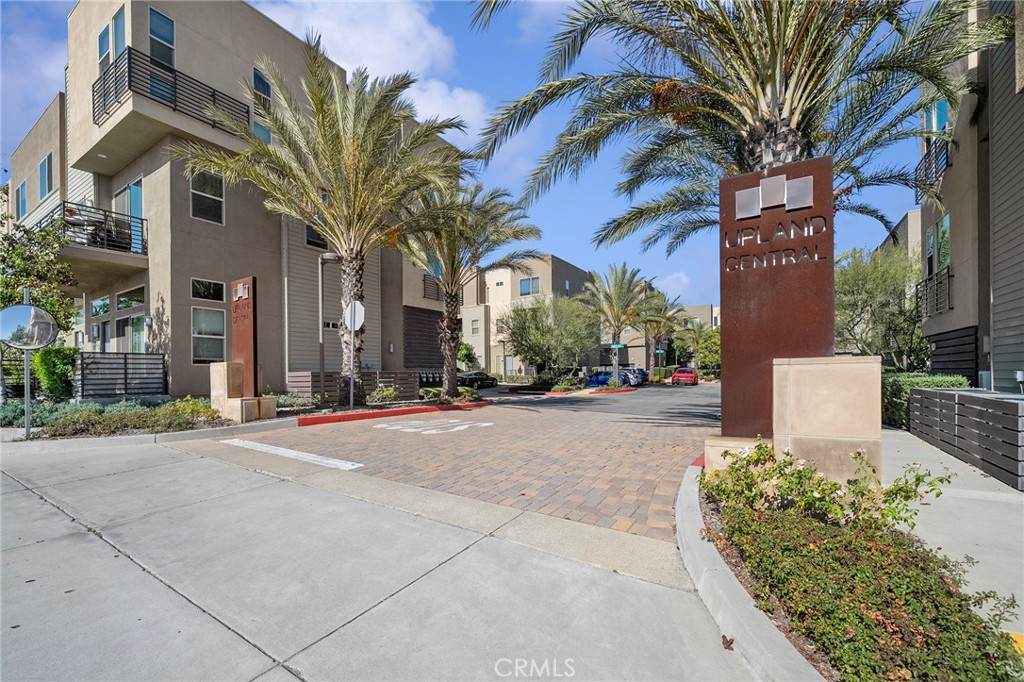 741 Sawyer - Photo 1
