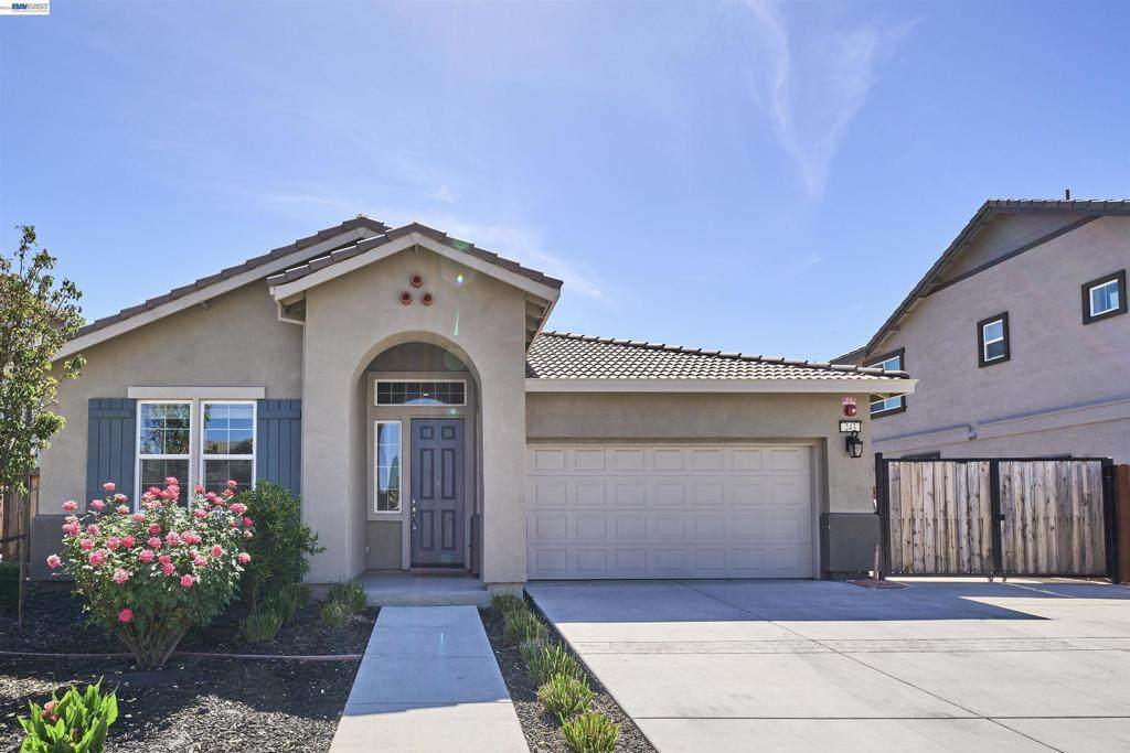 243 Gannet St - Photo 1