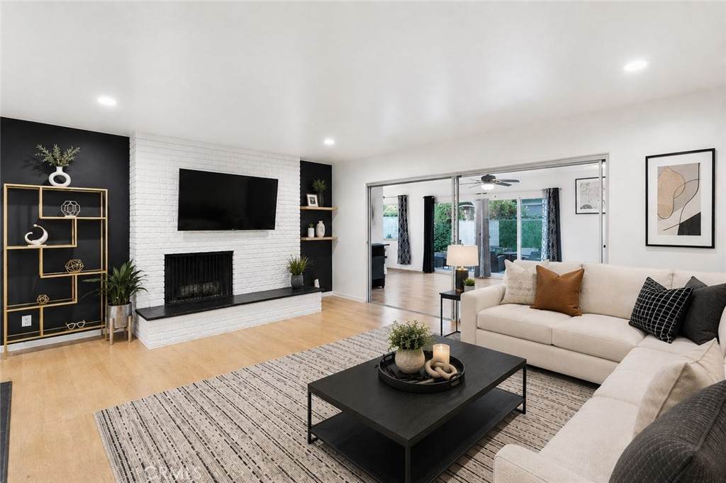 4715 Presidio - Photo 1