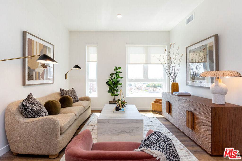 839 Fedora Street - Photo 1