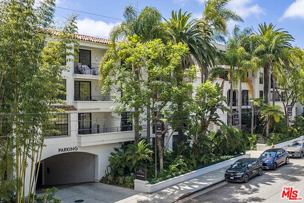 555 Barrington Avenue - Photo 1
