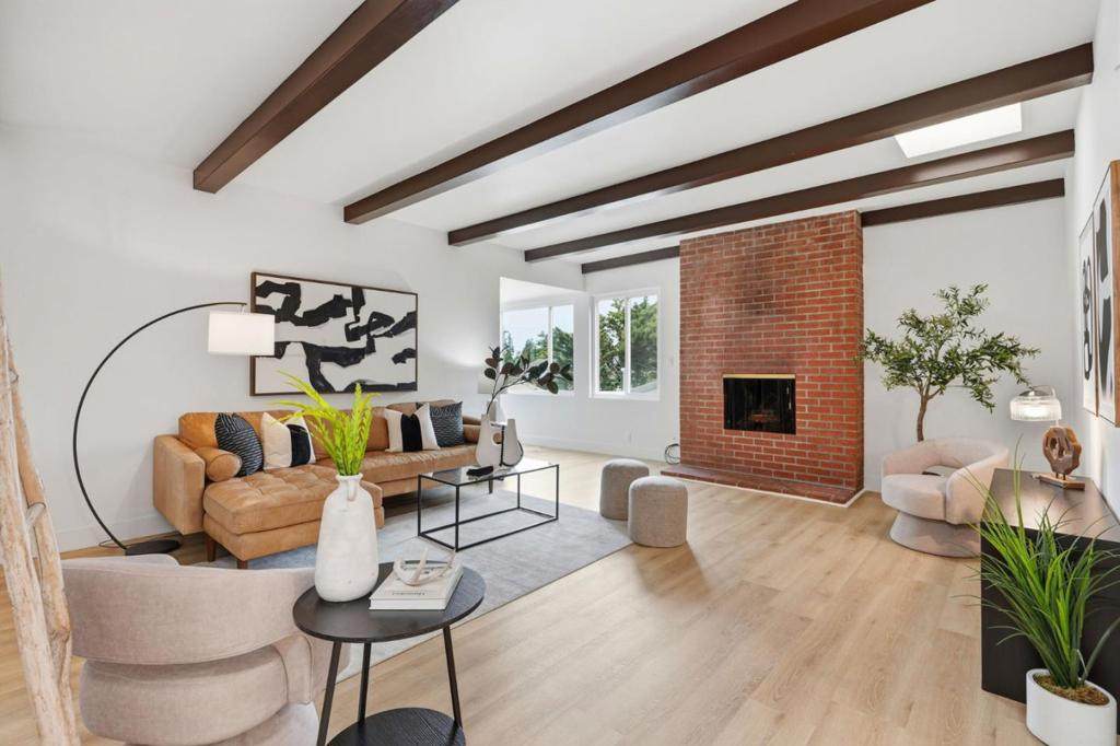 1409 Oxford Street - Photo 1
