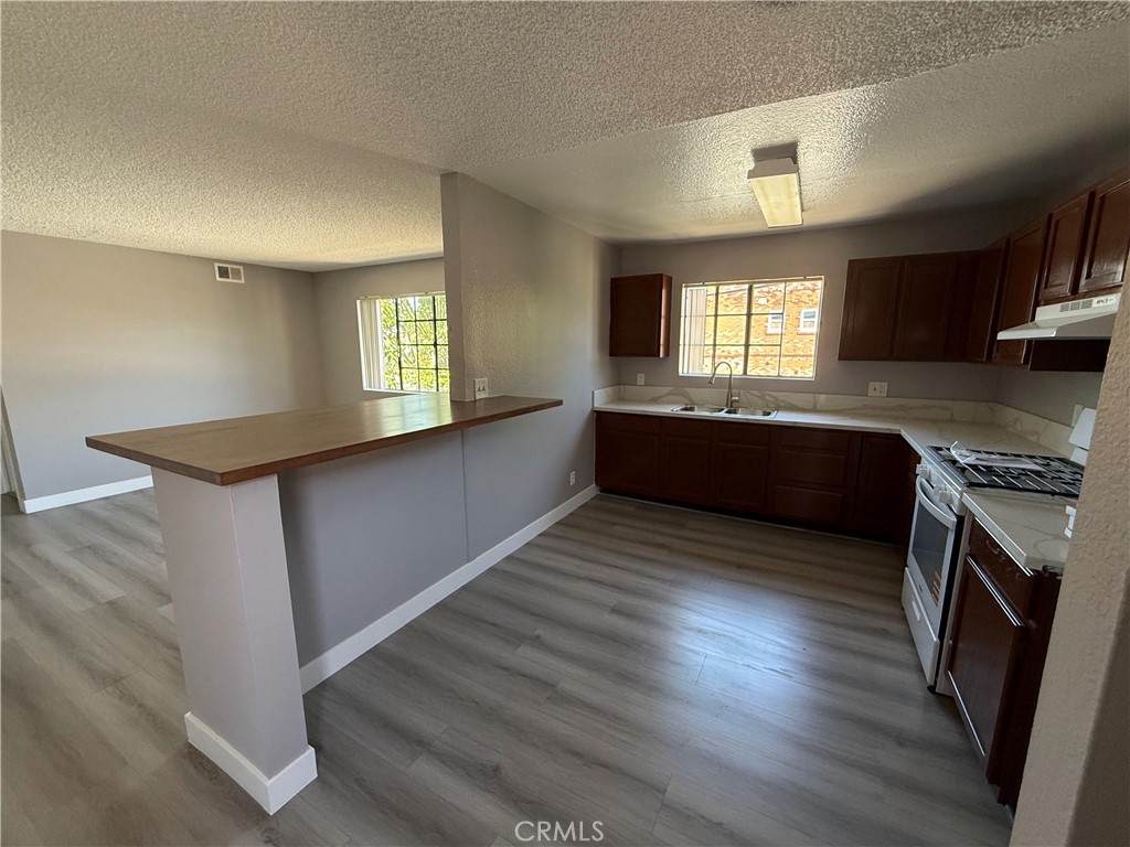 211 Magnolia - Photo 1