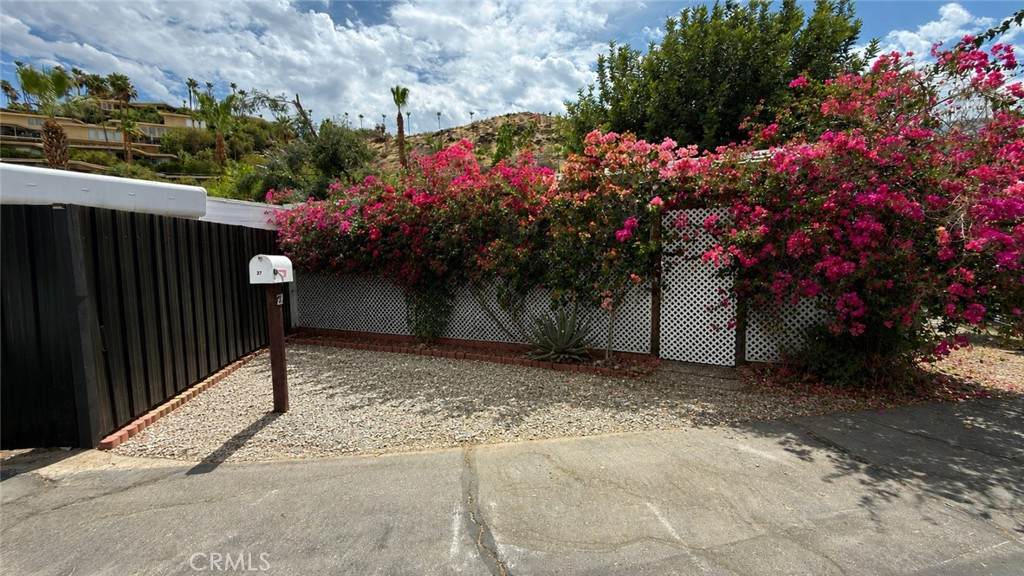 27 Jupiter St - Photo 1