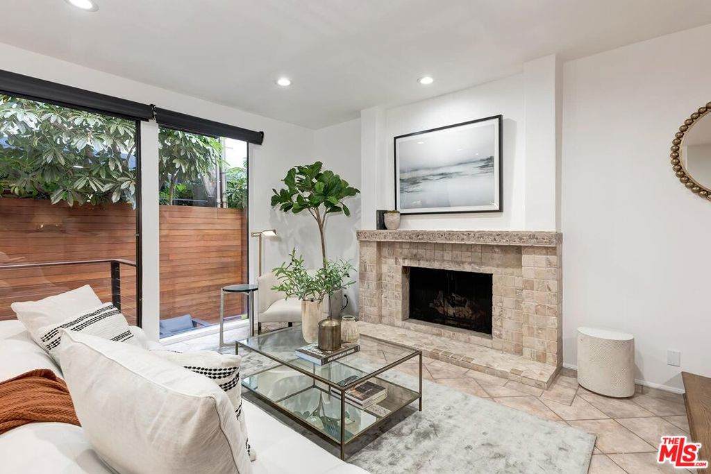 1427 Bentley Avenue - Photo 1