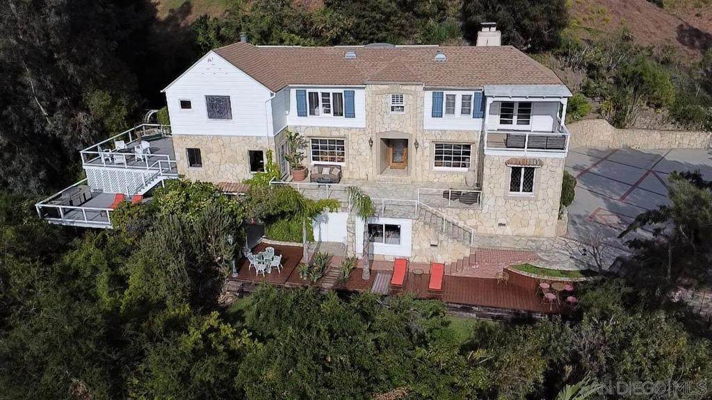 2400 Benedict Canyon Dr - Photo 1