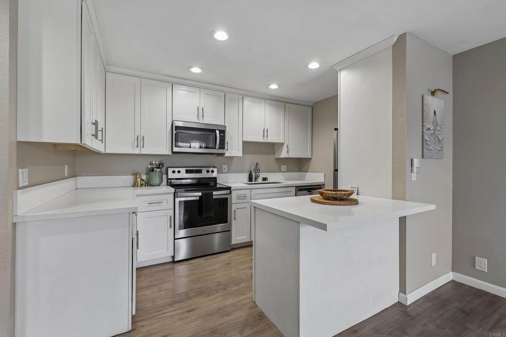 745 Bradley Avenue - Photo 1