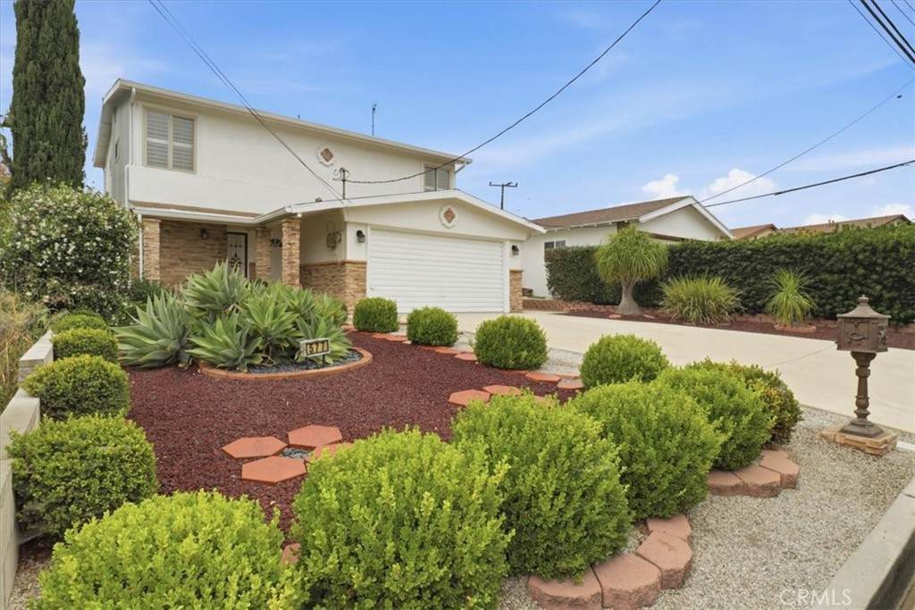 577 Houston - Photo 1