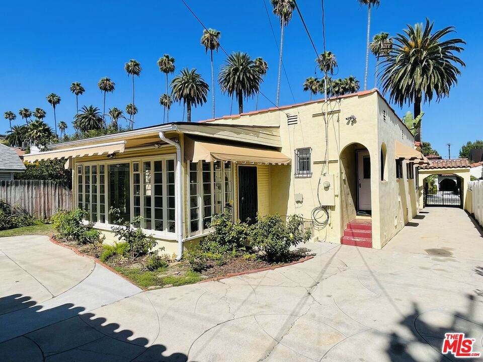203 Doheny Drive - Photo 1