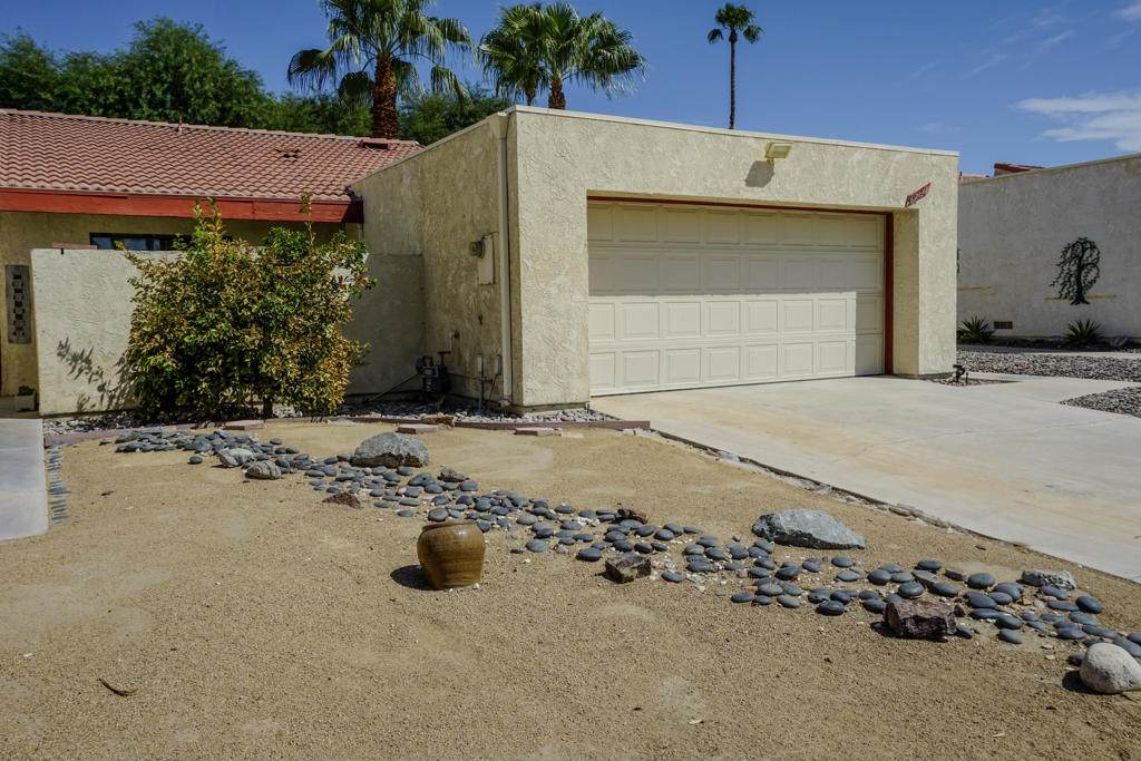 49272 Wayne Street - Photo 1