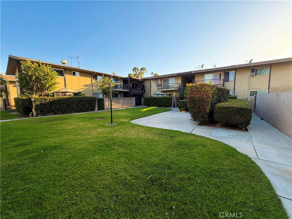 1900 Glenoaks Avenue - Photo 1