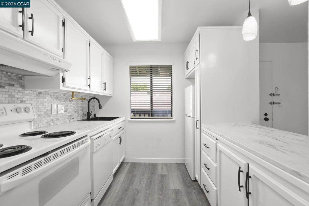1437 Marchbanks Dr - Photo 1