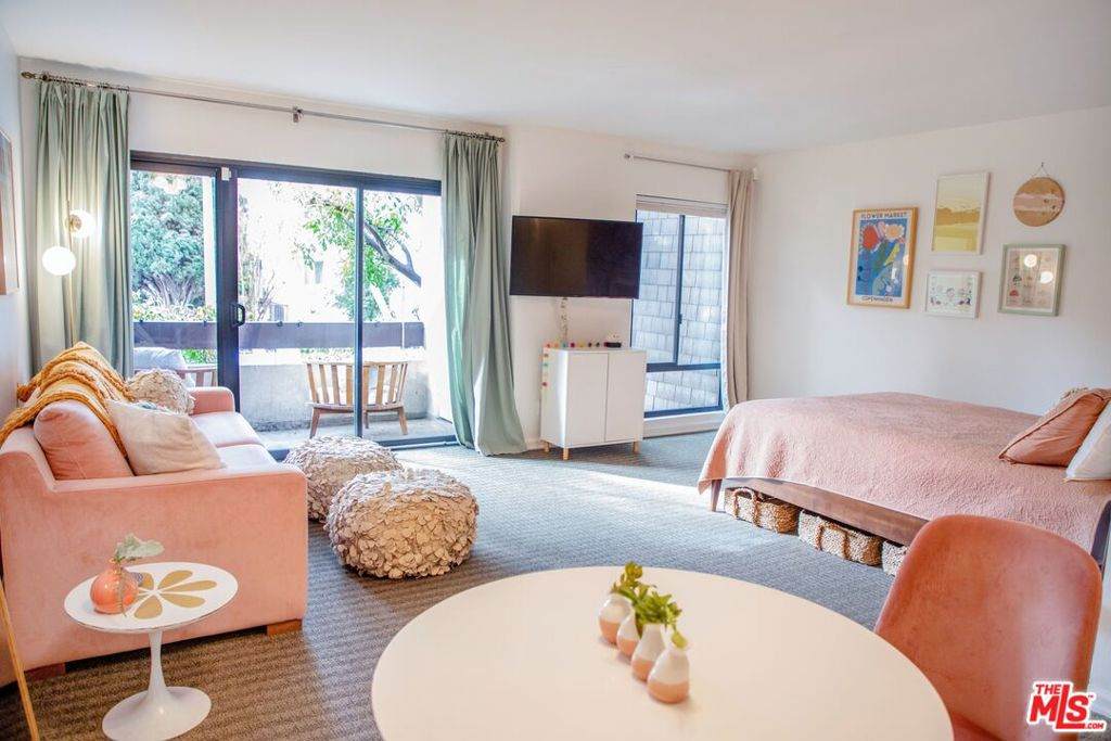 950 Kings Road - Photo 1