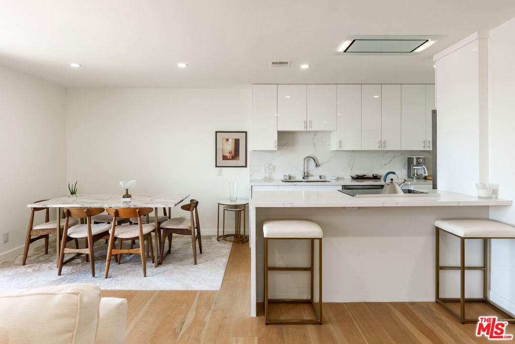 100 Doheny Drive - Photo 1