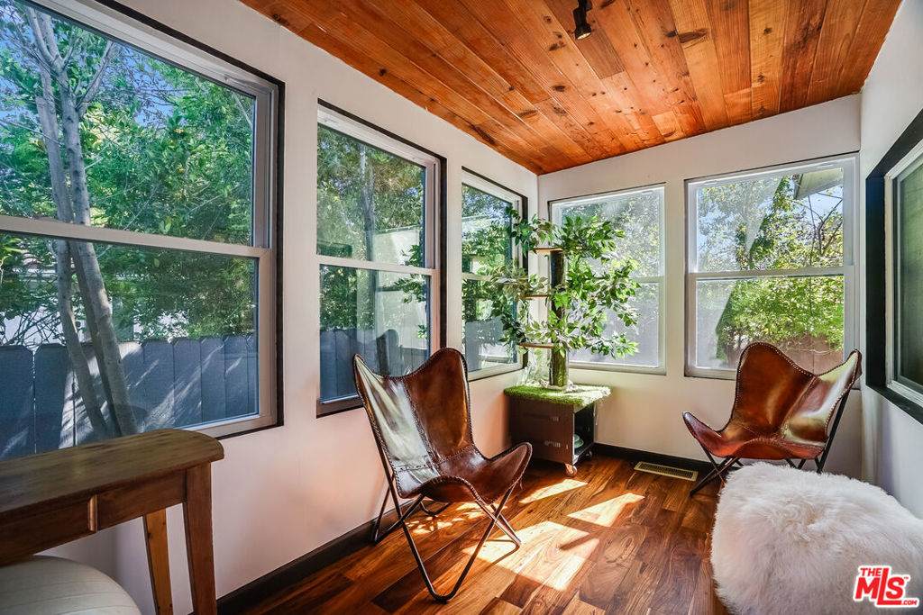 1165 Cherokee - Photo 1