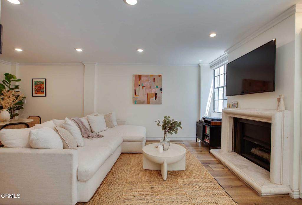 750 Kings Road - Photo 1