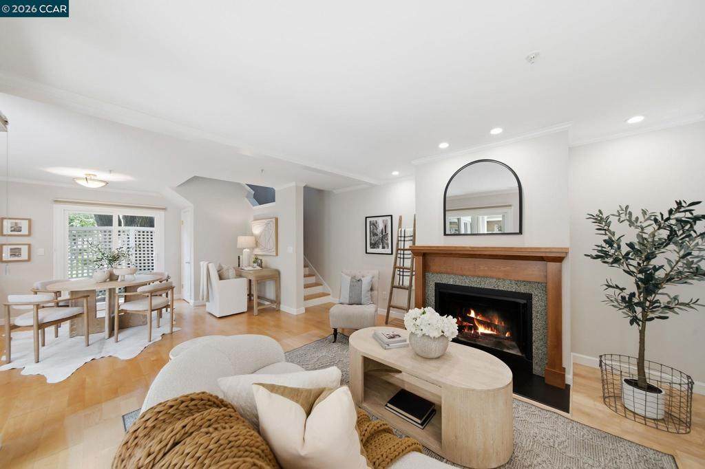 211 Kingston Way - Photo 1