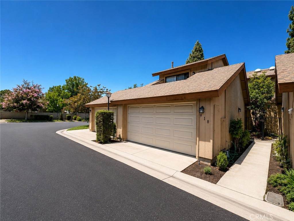 918 Laurelwood - Photo 1