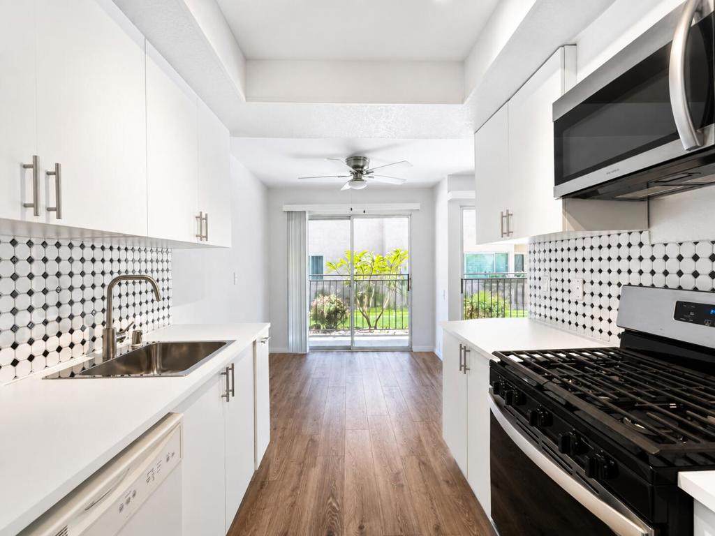 400 Sunrise Way - Photo 1