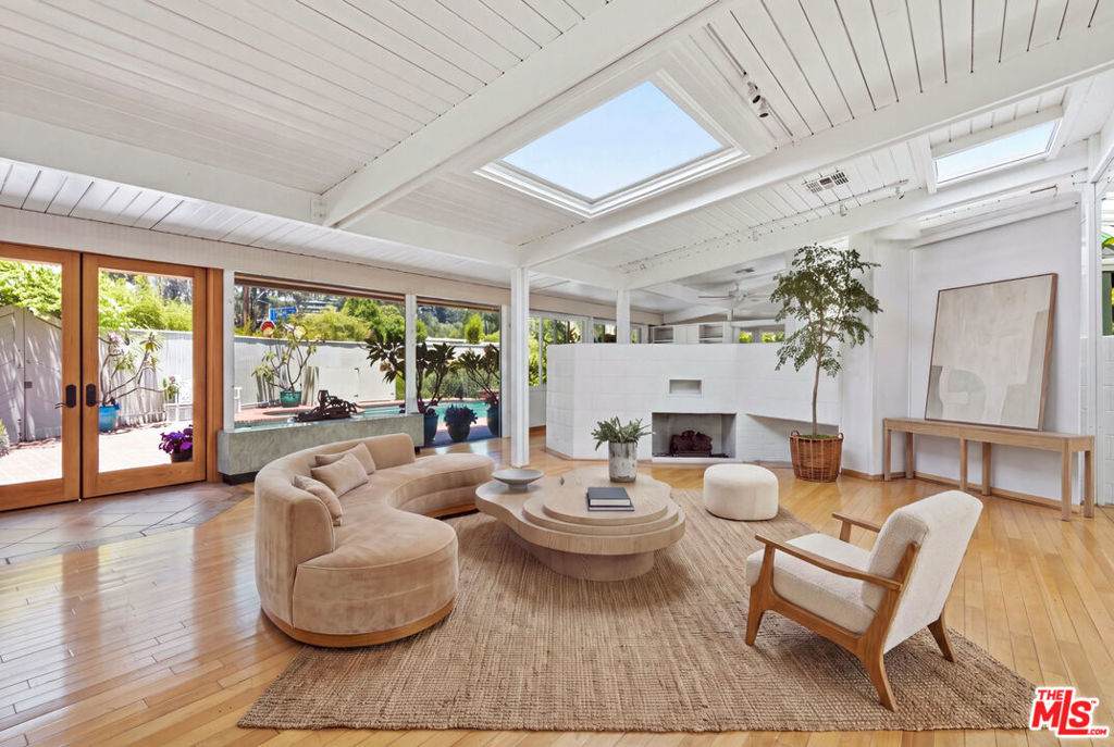 738 Hanley Avenue - Photo 1