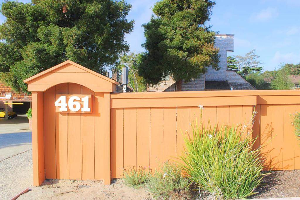 461 Dela Vina Avenue - Photo 1