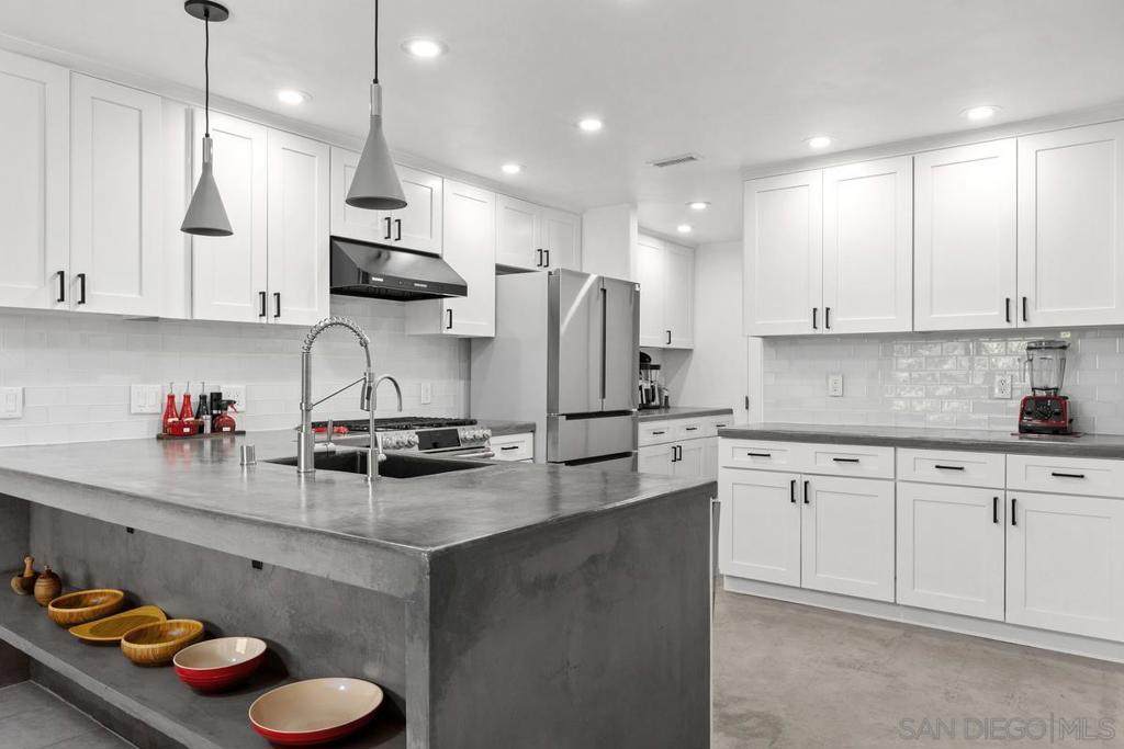 3152 Avenida Topanga - Photo 1