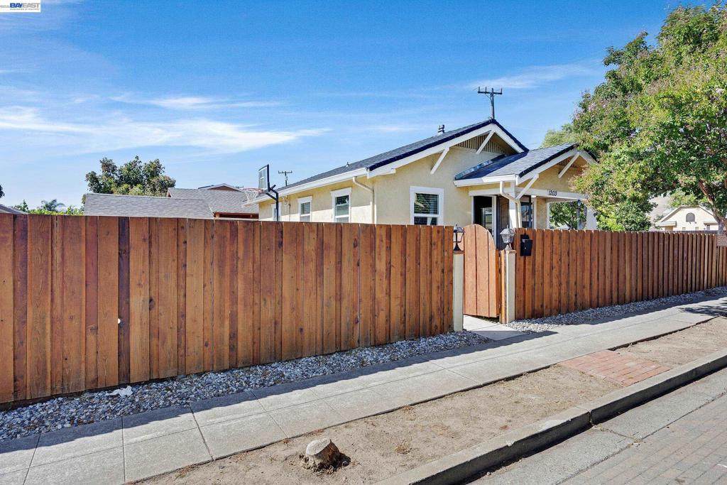 1203 H St - Photo 1