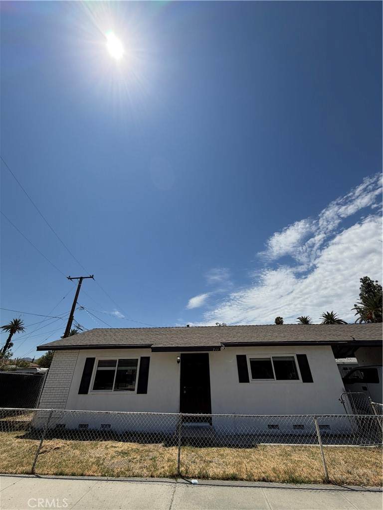 711 E Oakland - Photo 1