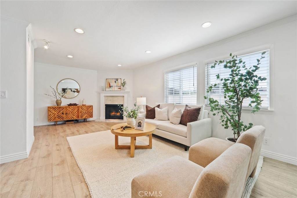 4189 Vineland - Photo 1