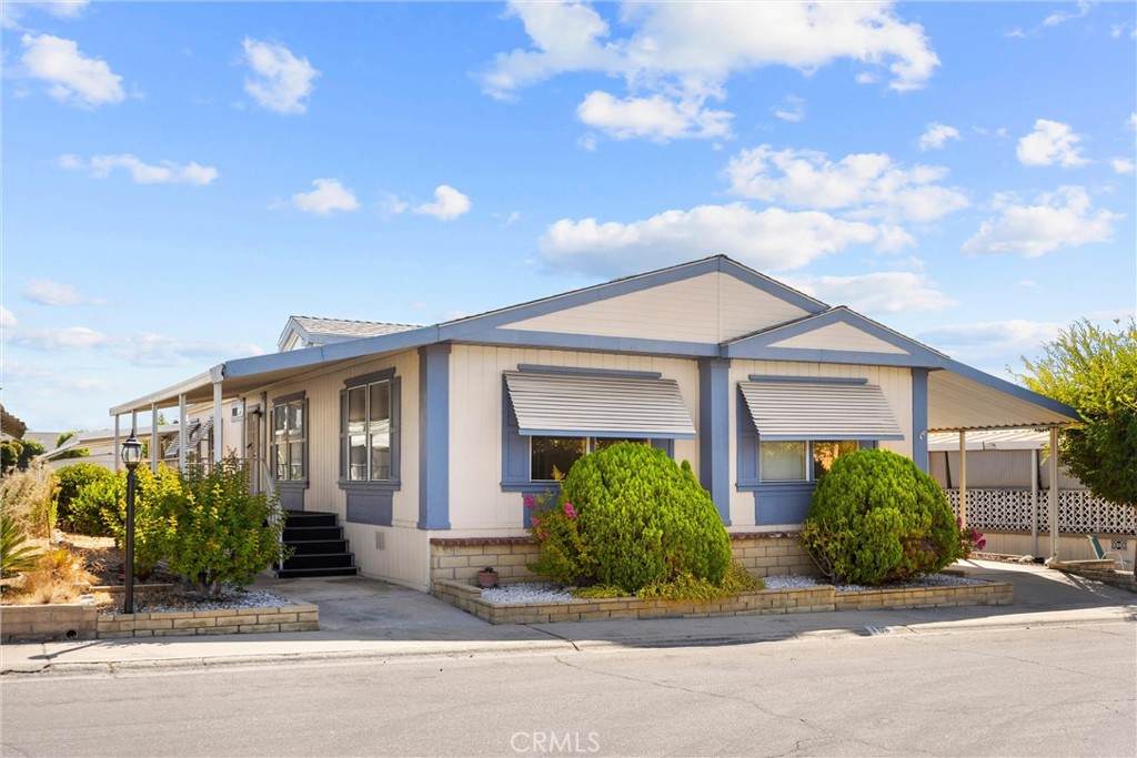 929 Foothill - Photo 1